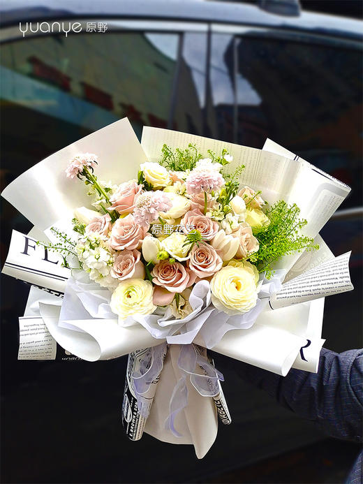 【温柔内敛的爱】2选1曼塔玫瑰混搭花束 商品图1