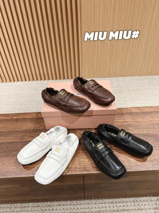 缪缪最新款缪缪秀场款方头芭蕾舞鞋，这款设计非常有特色，鞋头很像芭蕾舞鞋的同款方头（HC） 商品图0