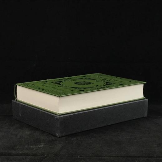 威尔基·柯林斯《白衣女人》 12幅插图 精装16开带书匣 商品图1