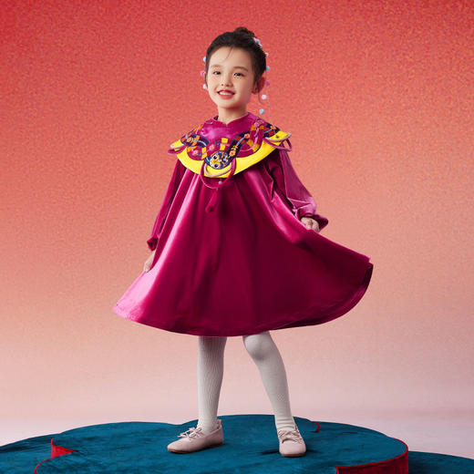 年衣童装女童连衣裙冬装儿童A字裙宝宝丝绒云肩公主裙演出服礼服（送艺术家帽子） 商品图6