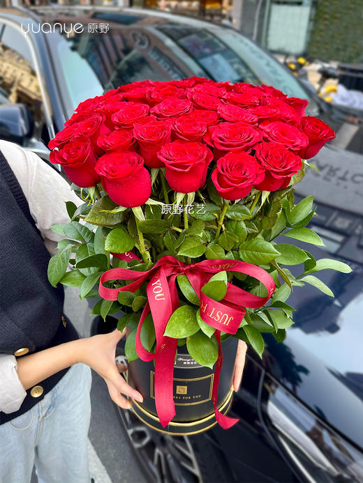 【热烈真挚的爱】红玫瑰抱抱桶 商品图0