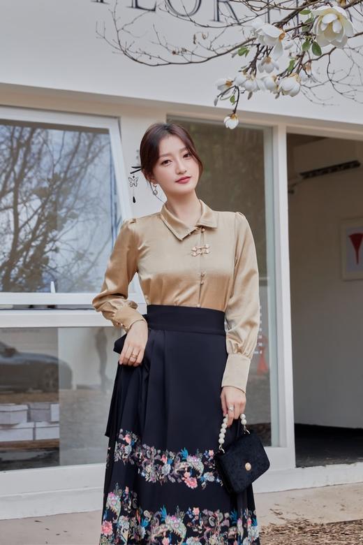 Le Malene 缎面材质衬衫马面裙套装 19103 商品图2