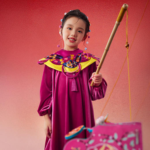 年衣童装女童连衣裙冬装儿童A字裙宝宝丝绒云肩公主裙演出服礼服（送艺术家帽子） 商品图9