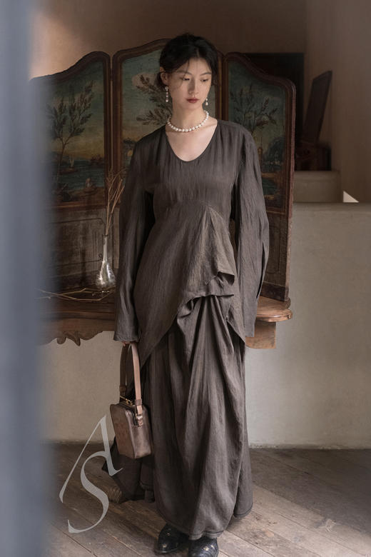 Munoz Vrandecic  浅石色小号浮雕方形包 商品图1