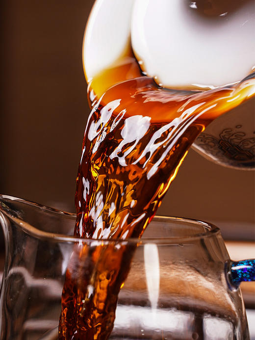 8月22日中午12点【最后库存秒杀】【陈香熟茶】2016年易武核心熟茶 8年陈化果胶感爆棚 满口果冻糯感！一提内含5饼共1000克 商品图2