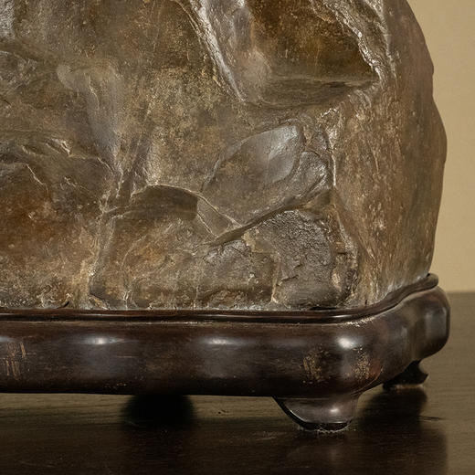 清 灵璧石“紫峰千仞”文房赏石（红木座） 商品图3