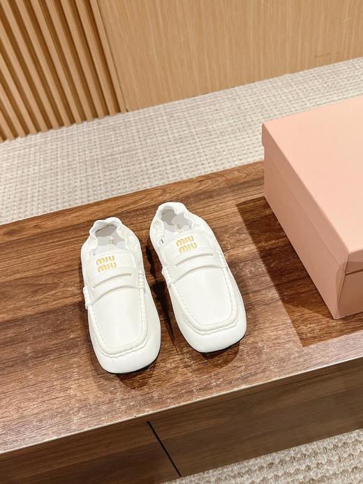 缪缪最新款缪缪秀场款方头芭蕾舞鞋，这款设计非常有特色，鞋头很像芭蕾舞鞋的同款方头（HC） 商品图1