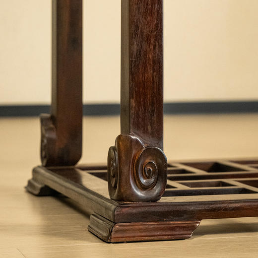 二十世纪 红木蝠云纹束腰三弯腿带拖泥方香几（一对） 商品图3