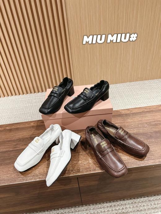 缪缪最新款缪缪秀场款方头芭蕾舞鞋，这款设计非常有特色（HC） 商品图0