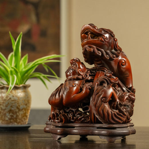 清 黄杨木透雕子母瑞兽香薰（红木座） 商品图1