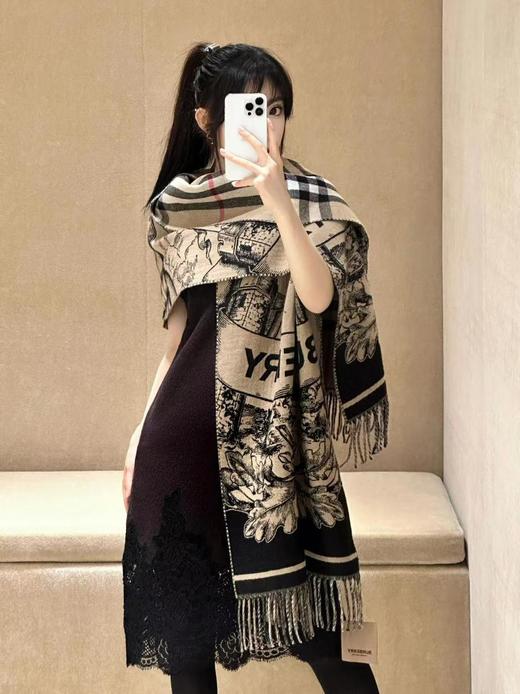 巴宝莉战马双面披肩羊绒围巾(UT*CB) 商品图4