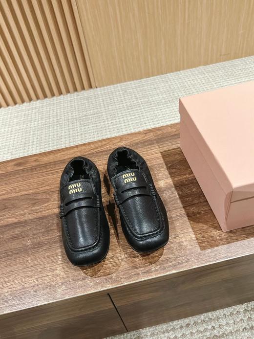 缪缪最新款缪缪秀场款方头芭蕾舞鞋，这款设计非常有特色，鞋头很像芭蕾舞鞋的同款方头（HC） 商品图3