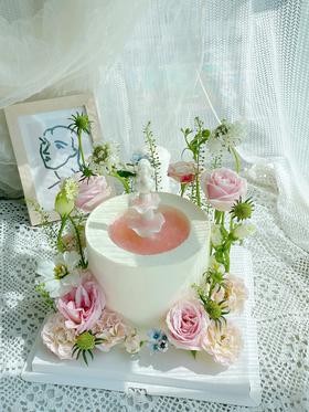 许愿池鲜花蛋糕（因鲜花不稳定，所以会用大概颜色的花来搭配哦）