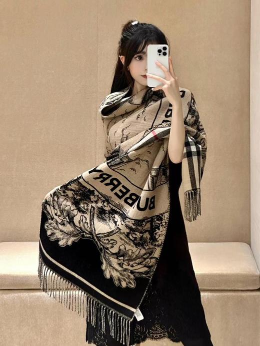 巴宝莉战马双面披肩羊绒围巾(UT*CB) 商品图7