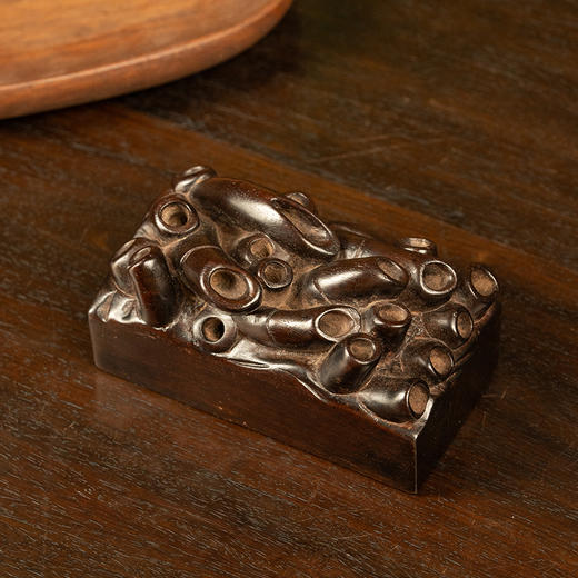 清 紫檀木雕竹根形镇纸 商品图3