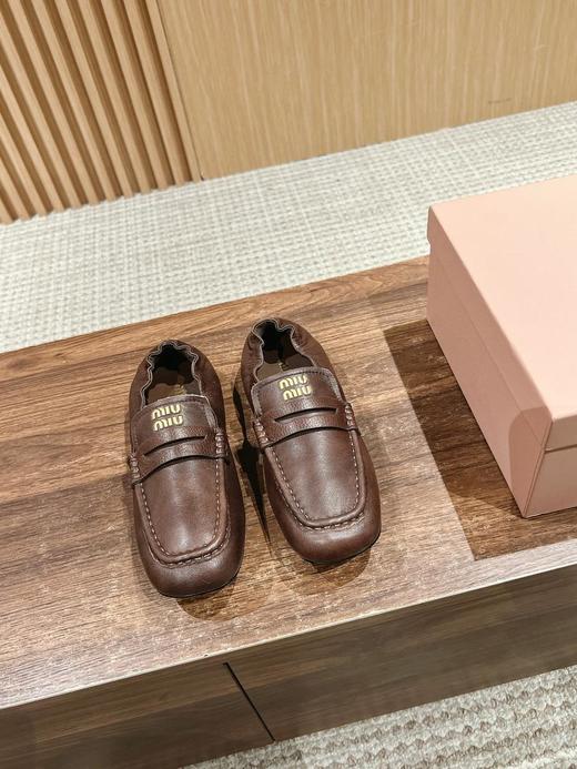 缪缪最新款缪缪秀场款方头芭蕾舞鞋，这款设计非常有特色，鞋头很像芭蕾舞鞋的同款方头（HC） 商品图2