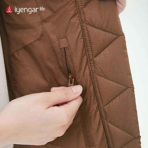 艾扬格 life C1188 羽绒马甲  冬 女款保暖轻便羽绒马甲 商品图4