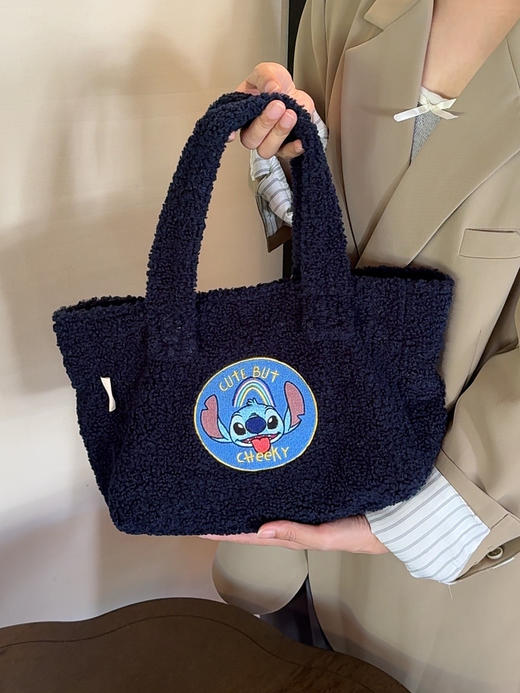 【迪士尼羊羔绒刺绣包】 💰代购价:200-400元 💰开团价:49.9-59.9元 💥2024绝对不能错过的款式❗❗❗ 敲黑板推荐❗【迪士尼】🏆系列必入款 迪士尼新出的🉑️【羊羔绒】系列 商品图4