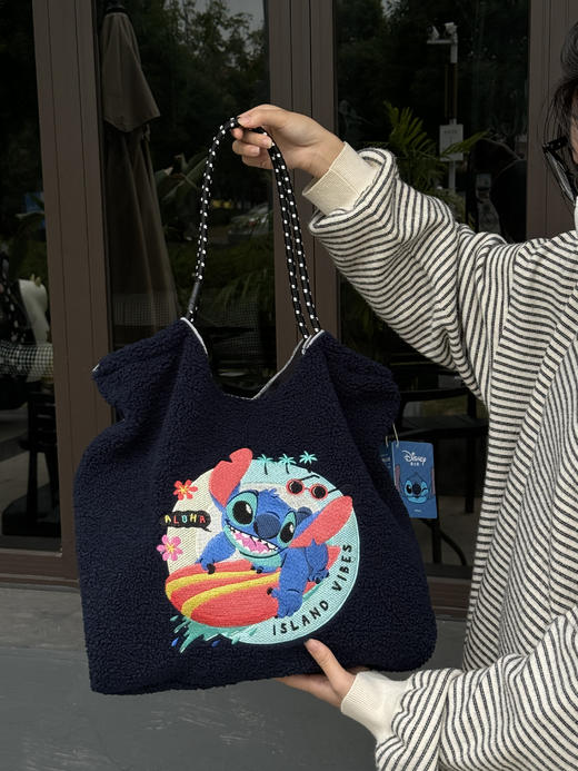 【迪士尼羊羔绒刺绣包】 💰代购价:200-400元 💰开团价:49.9-59.9元 💥2024绝对不能错过的款式❗❗❗ 敲黑板推荐❗【迪士尼】🏆系列必入款 迪士尼新出的🉑️【羊羔绒】系列 商品图0