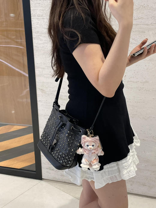 MCM 铆钉 黑色 牛皮 水桶 商品图0