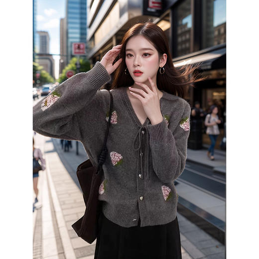 奢姿2024年秋冬新款大码女装减龄V领上衣胖妹妹系绳蝴蝶结针织衫9844353680 商品图0