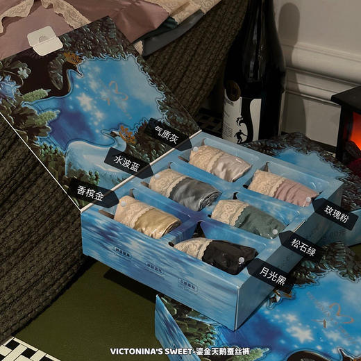 高端礼盒装鎏金天鹅蚕丝裤无痕内裤女透气中腰蕾丝抗菌女士三角裤 商品图0