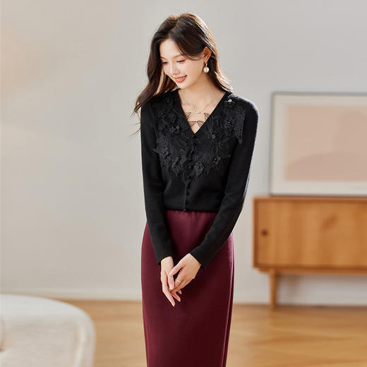 全新升级【铂金会员165/天猫229/差价64】(04709) 洛诗琳2024秋冬新款针织v领法式蕾丝拼接长袖针织打底上衣 商品图2
