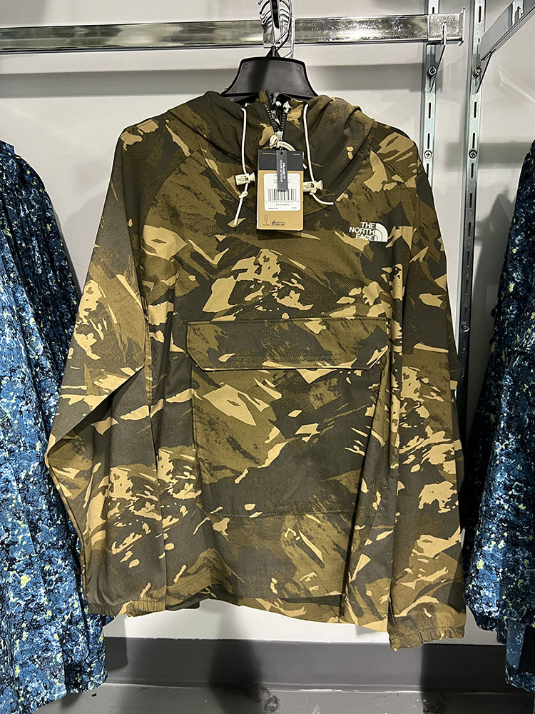 THE NORTH FACE/北面  男士刺绣标插肩袖迷彩抽绳连帽运动外套