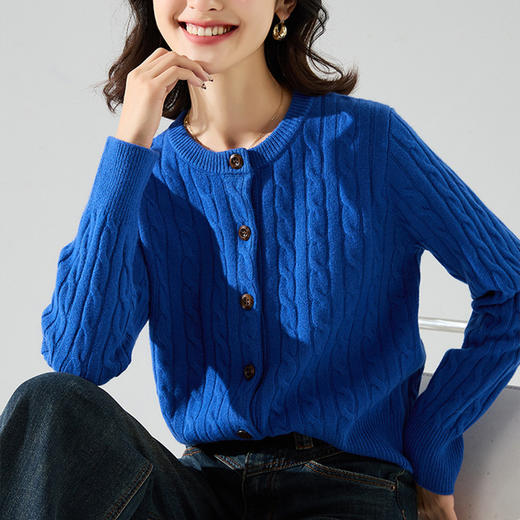 【高货sh】全新升级【铂金会员293/天猫399/差价106】(03519) 洛诗琳秋新款针织粗棒针宽松时尚毛衣慵懒风绞花针织开衫 商品图4