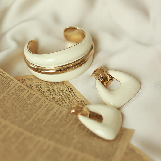 【赵丽颖&宋佳&沈梦辰&胡杏儿同款】Art Nouveau新艺术时期 | 奥斯白色珐琅三件套 商品图4