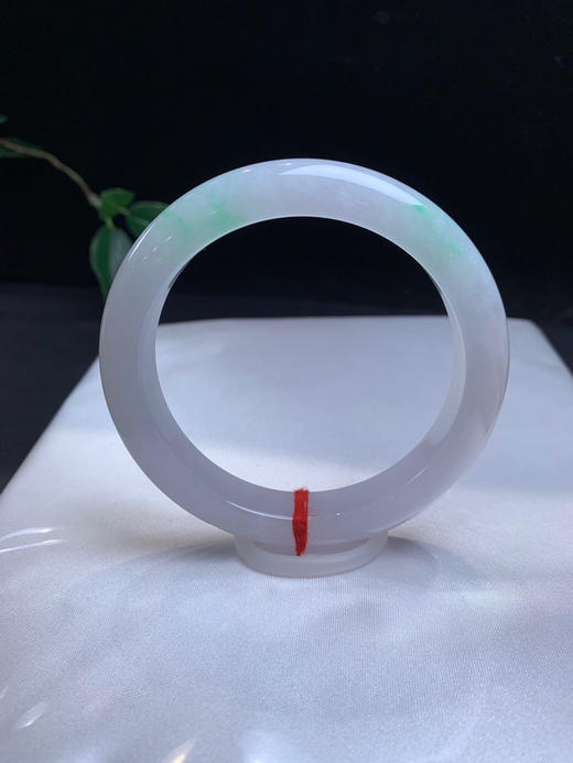 611524，61.6飘绿正圈手镯，12.6-8.5mm，整条清新干净，一截飘绿花 商品图3