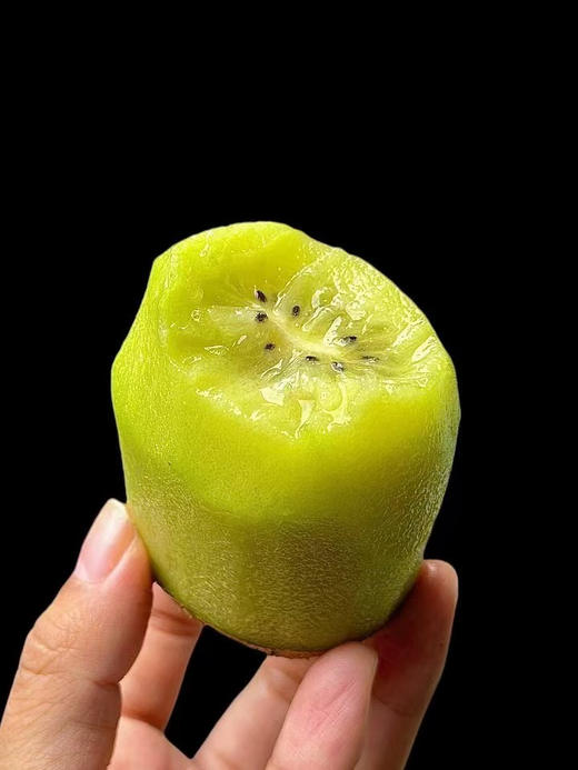 塔顿品种猕猴桃终于来啦  拿到就能吃无需等，甜！！塔顿是个品种，就像斯凯拉雷之于金车，猕猴桃中王一样的存在！高原大山原生态，果肉细嫩多浆，满满的VC，清甜爽口 清香化汁，口感是真的好！ 商品图4