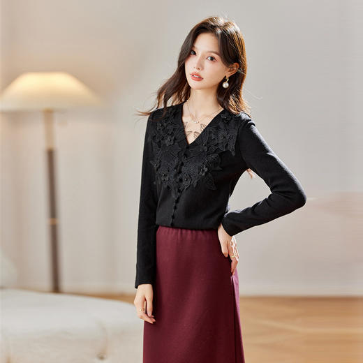 全新升级【铂金会员165/天猫229/差价64】(04709) 洛诗琳2024秋冬新款针织v领法式蕾丝拼接长袖针织打底上衣 商品图3