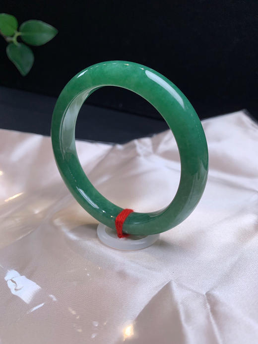 611531，53 浓绿底满色手镯，9-8mm，满圈带浓绿底，干净秀气 商品图5