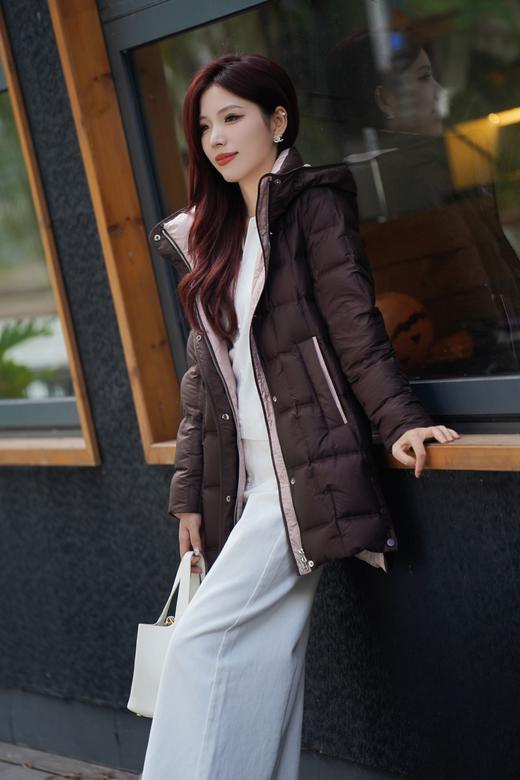  臣禾 拼色品味羽绒服（连帽一手长）JZ244070215 商品图11