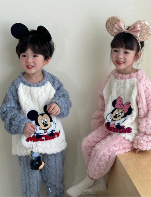 🌈【品牌直发】上衣+裤子速抢59.9❗【三枪&Disney迪士尼联名款儿童插肩袖轻奢睡衣套装】，💥⁭软糯糯的，⁫好暖和❗ ✅100%⁥聚酯纤维面料，⁭随便洗，不变形 商品图0