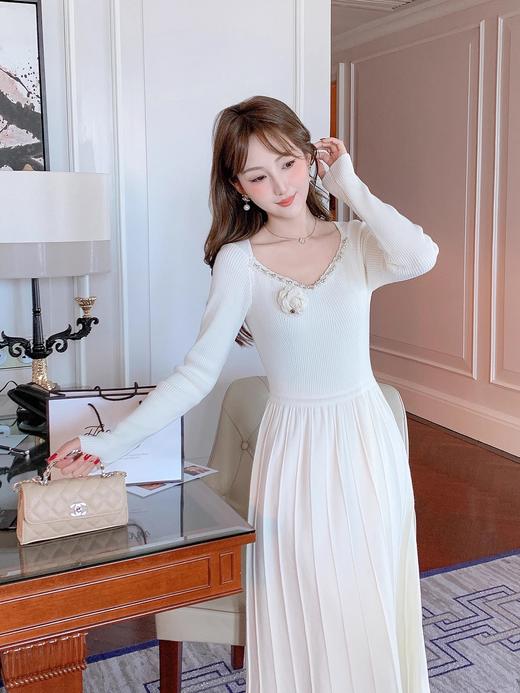 张心子【曼城之约】秋冬厚实弹力修身显瘦针织连衣裙 U2410075 商品图6