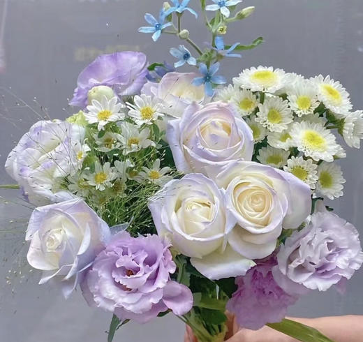 【美好生活】小惊喜系列精品包年鲜花，共计52束，再送2个花瓶 商品图4