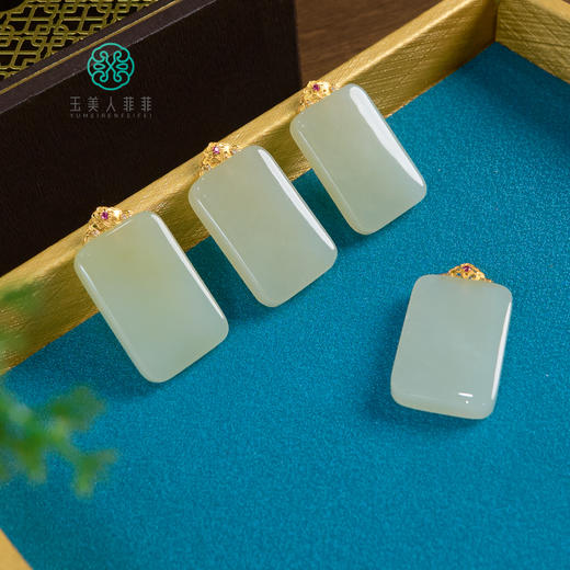 玉美人菲菲HZ#18K和田玉无事牌吊坠约31*20mm-多样性发一 商品图0