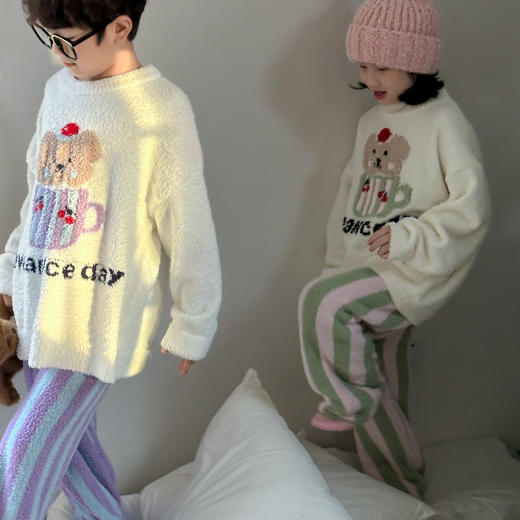 【冬装新品】 2024冬款儿童半边绒家居服 男童女童同款 软绵绵蛋糕熊/字母彩虹条睡衣套装 商品图4