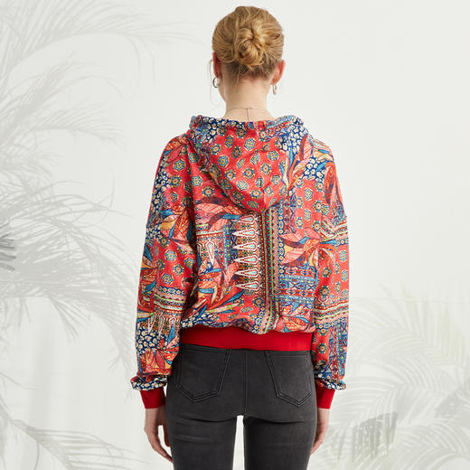 VIVIAN LIU薇薇安刘D2417302梅春女装新款连帽抽绳长袖针织衫 商品图1