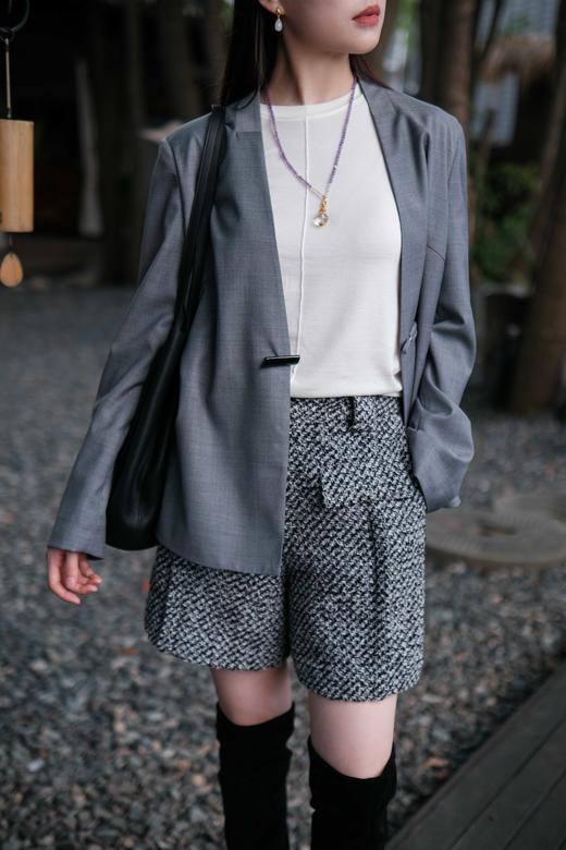 薄而暖的一款贴身羊毛打底衫！既柔软舒适又实穿百搭~选用美利奴天丝羊毛，质地柔软，带来轻若无物的穿着体验，回弹性佳，对身材的包容度高！合身不紧身，多色可选~ 商品图12