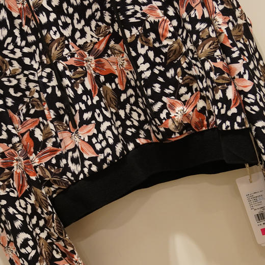 VIVIAN LIU薇薇安刘D2417302梅春女装新款连帽抽绳长袖针织衫 商品图3