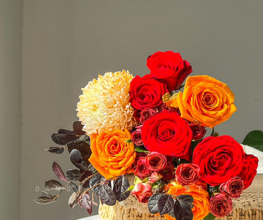 【始于心动】红玫瑰4支+橙色牡丹菊1支+巧克力泡泡多头玫瑰2支+橙色玫瑰2支+红继木5小支 商品图3