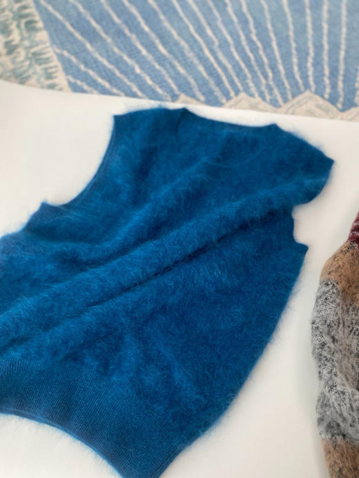 年终特惠 不退不换！！！拉毛纯山羊琎口拉绒工艺背心 商品图1