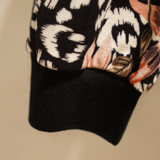 VIVIAN LIU薇薇安刘D2417302梅春女装新款连帽抽绳长袖针织衫 商品图2