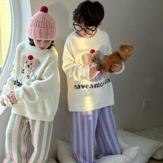 【冬装新品】 2024冬款儿童半边绒家居服 男童女童同款 软绵绵蛋糕熊/字母彩虹条睡衣套装 商品图5