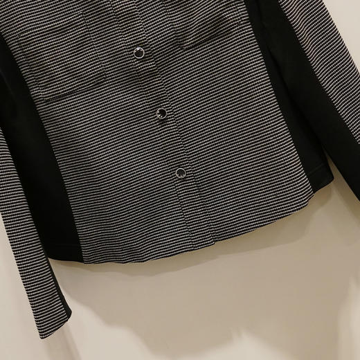 VIVIAN LIU薇薇安刘R2413101梅春女装新款圆领单排扣拼色长袖上衣 商品图2