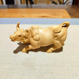 奋进牛°原木黄杨摆件