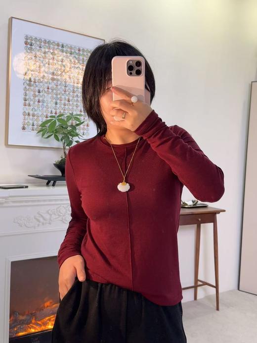 薄而暖的一款贴身羊毛打底衫！既柔软舒适又实穿百搭~选用美利奴天丝羊毛，质地柔软，带来轻若无物的穿着体验，回弹性佳，对身材的包容度高！合身不紧身，多色可选~ 商品图11